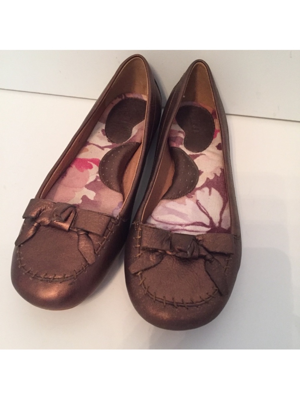 BORN SHOES FLATS GOLD BRONZE LEATHER BOW ROUND TOE SIZE 7.5